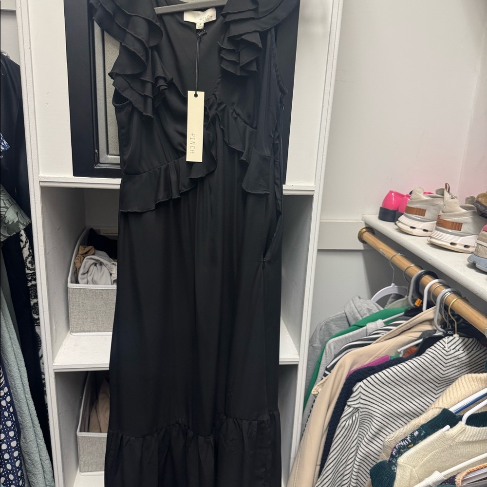 Dress with ruffled neckline